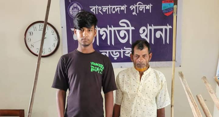 নড়াইলে পুলিশের অভিযানে দেশীয় অস্ত্রসহ দুইজন গ্রেফতার