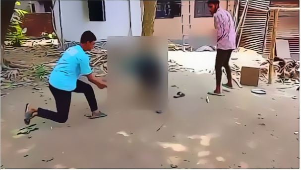প্রকাশ্যে যুবকের ওপর নির্মম নির্যাতন