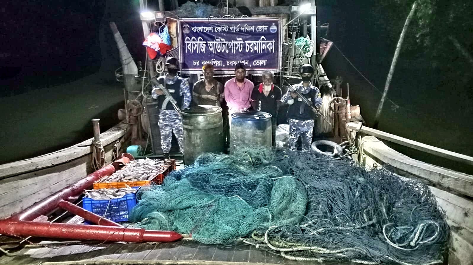 চরফ্যাশনে কোস্ট গার্ডের অভিযানে ট্রলিং বোট-জাল জব্দ, আটক ৩