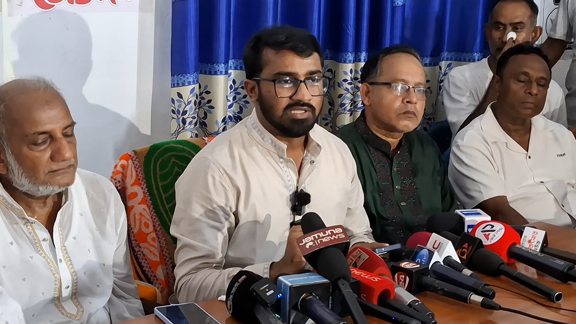দেশের স্বার্থে কারও দালালি করবে না বিএনপি: রাশেদ খান
