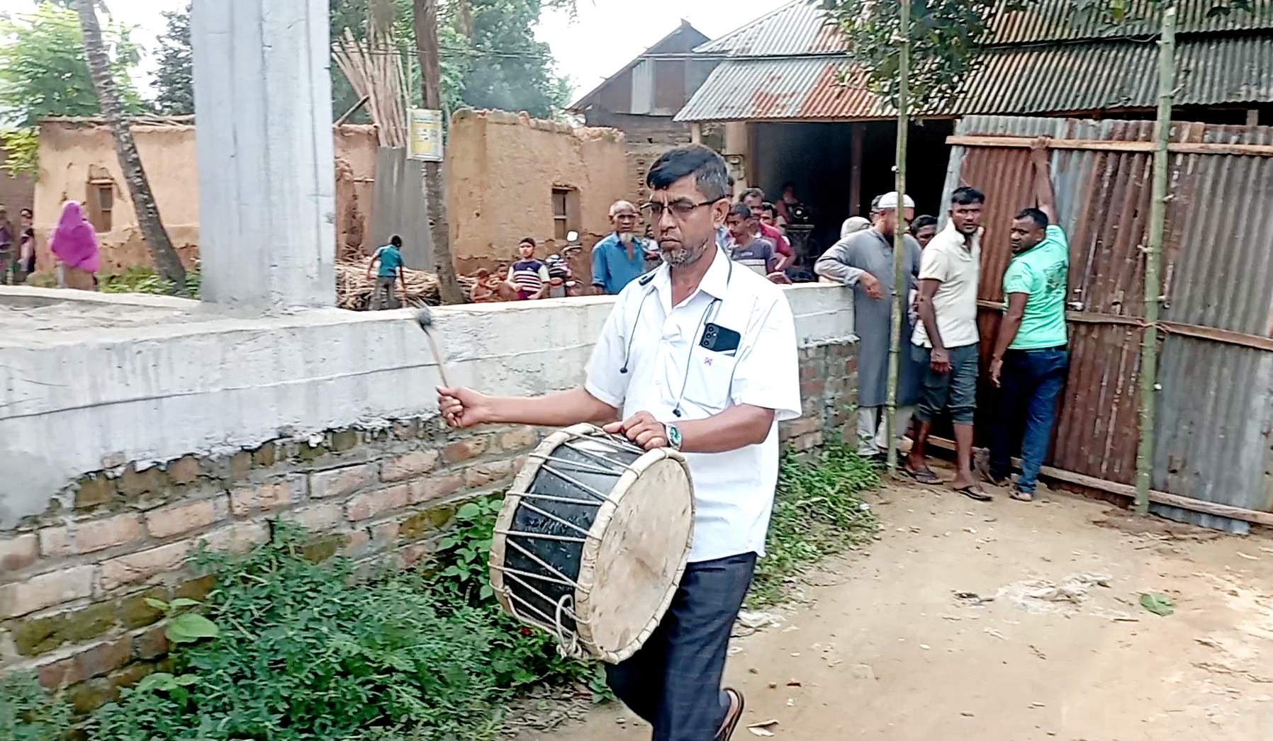 ঘোড়াঘাটে আদালতের রায়ে ৩৬ শতক জমি ফিরে পেলেন প্রকৃত মালিক