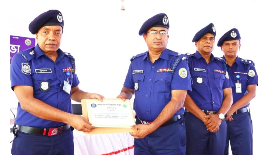 জেলার শ্রেষ্ঠ ওসি নির্বাচিত হয়েছেন আমতলী থানার হাচনাইন পারভেজ