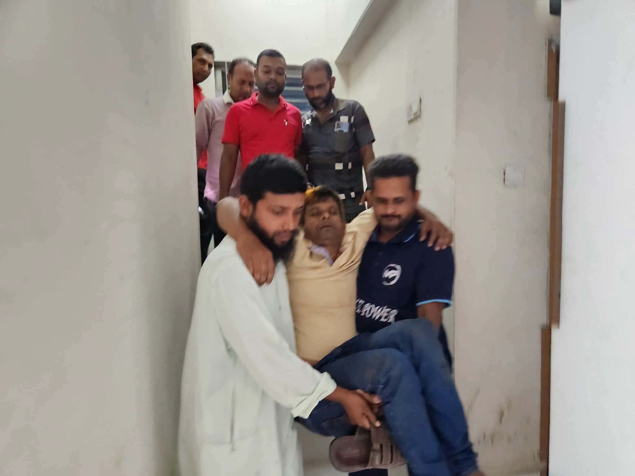 কলাপাড়ায় সাংবাদিকের উপর ছাত্রদলের সন্ত্রাসী হামলা