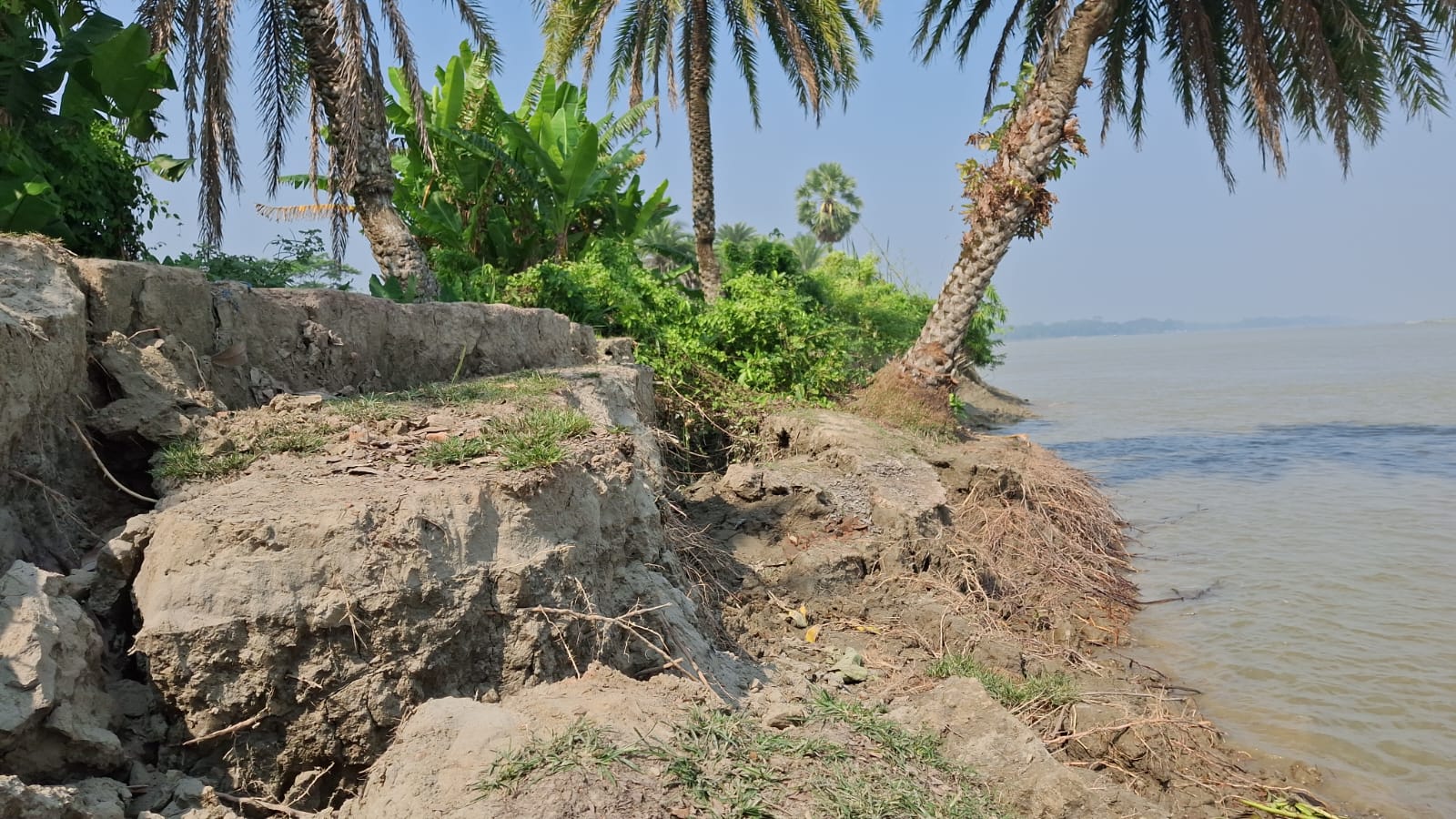 ভাঙন কবলিত তেঁতুলিয়া নদীতে বুুড়াগৌরঙ্গ নামে বালুমহল, বাতিলের দাবি