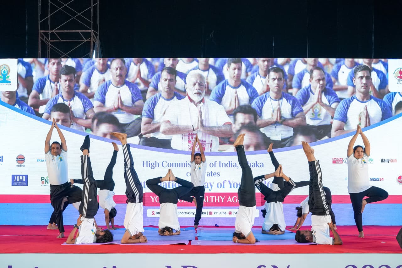 ভারতীয় হাইকমিশনের উদ্যোগে ঢাকায় অনুষ্ঠিত হলো যোগ দিবস/২৬