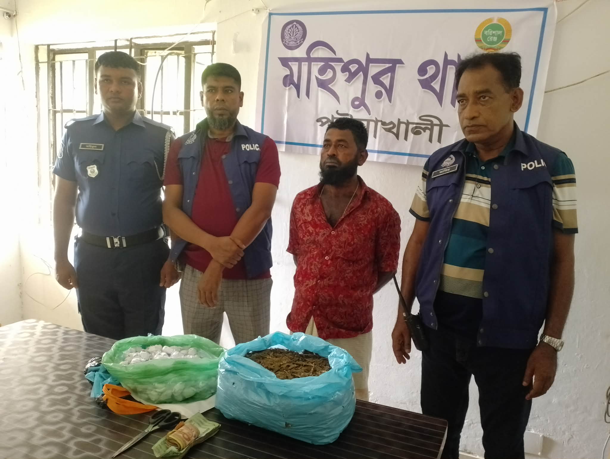 মহিপুরে দেড় কেজি গাজা সহ স্বামী-স্ত্রী গ্রেপ্তার।
