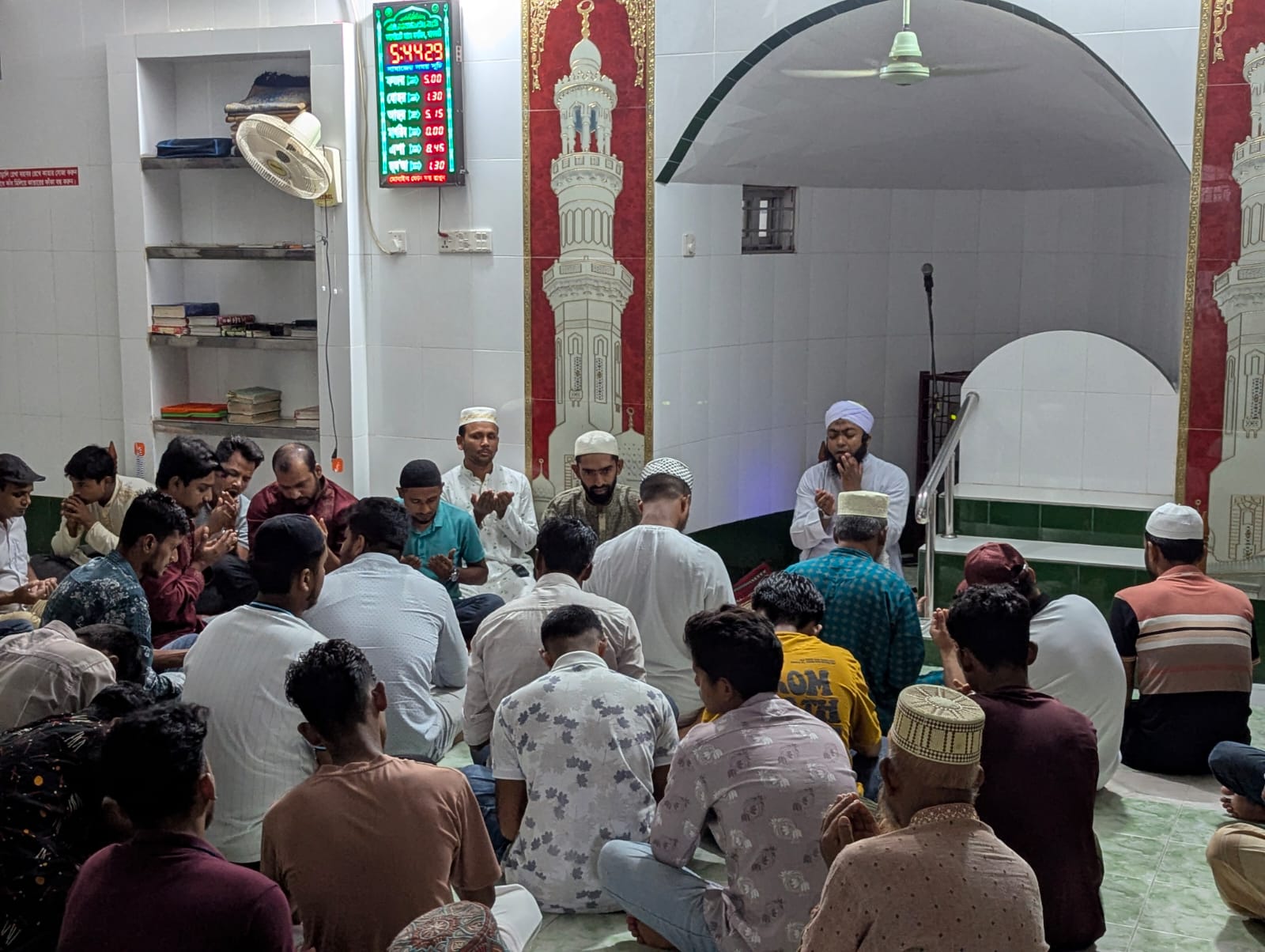 জুলাই-আগস্টের শহীদদের স্মরণে ঝালকাঠিতে জেলা ছাত্রদলের দোয়া মাহফিল